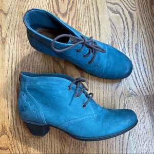 Blue & Brown New Balance Cobb Hill Booties, Size 7.5.